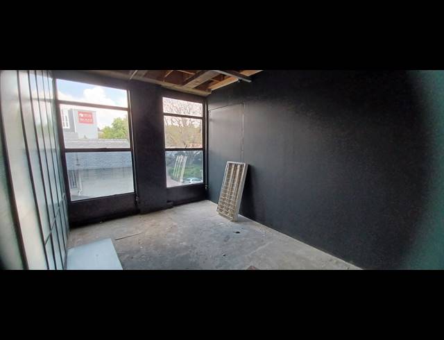 76M² OFFICE TO LET IN HYDE PARK